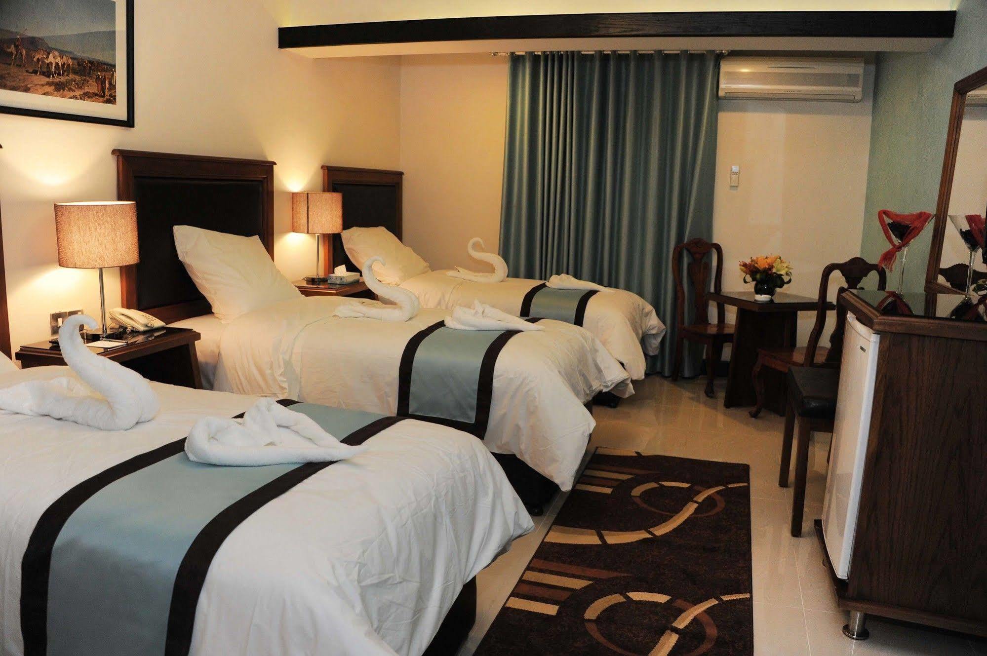 עקבה Al Raad Hotel מראה חיצוני תמונה