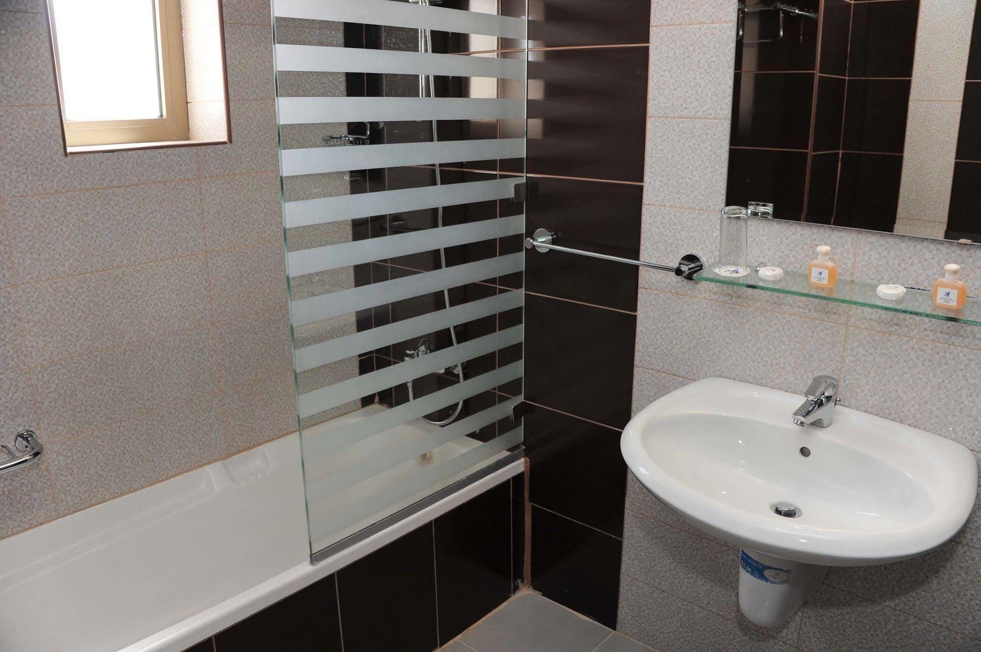 עקבה Al Raad Hotel מראה חיצוני תמונה